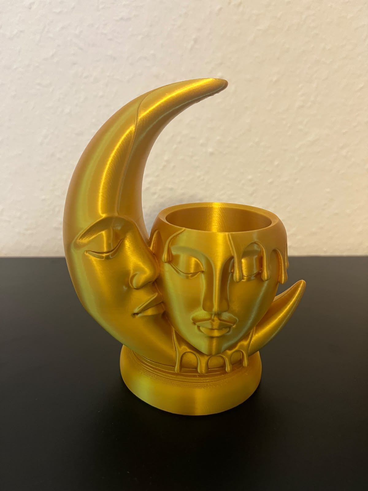Suport luna cu ghiveci imprimat 3D